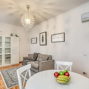Atrhome Penthouse Frattina Apartamento