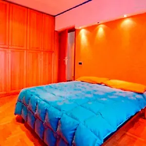 Julias Domus, T Apartment, Metro C Apartamento