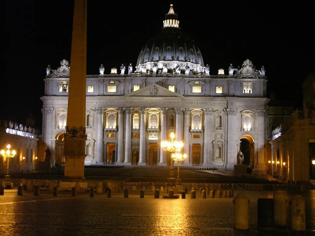 Vatican White Domus Roma Italia